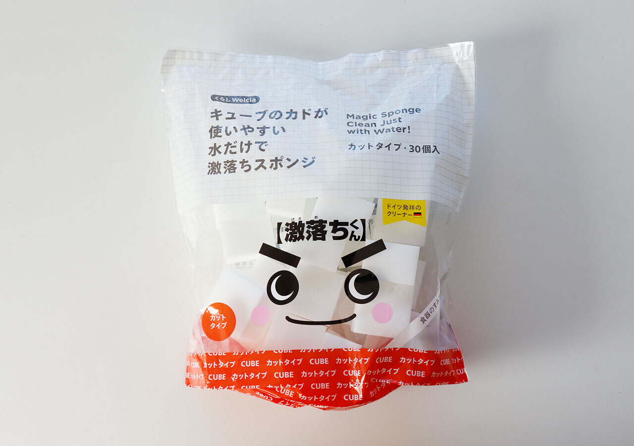 キューブのカドが使いやすい水だけで激落ちスポンジ
