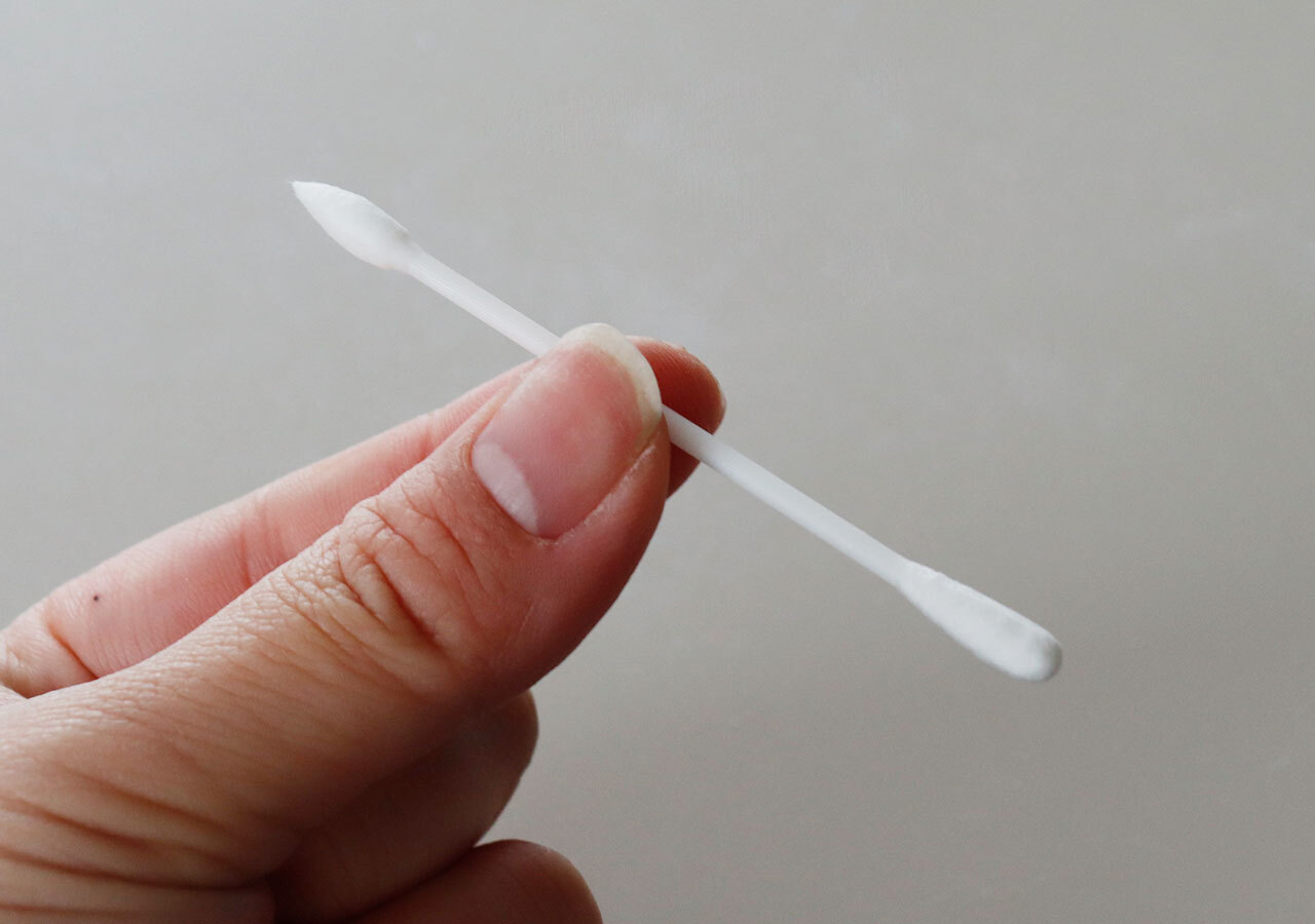目元や小鼻の化粧が崩れたときに！