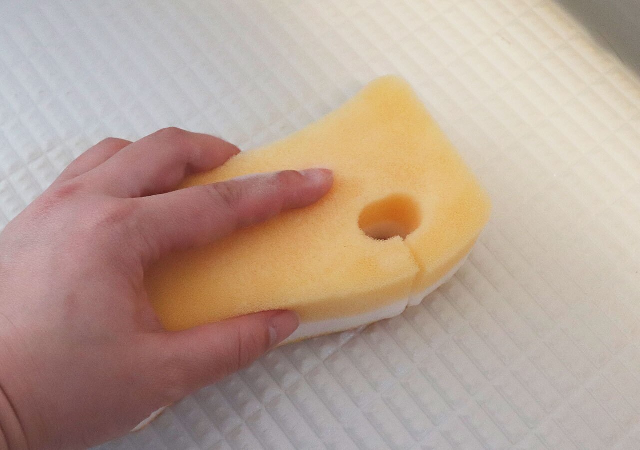 細かい繊維で細かい汚れを落とすバススポンジ