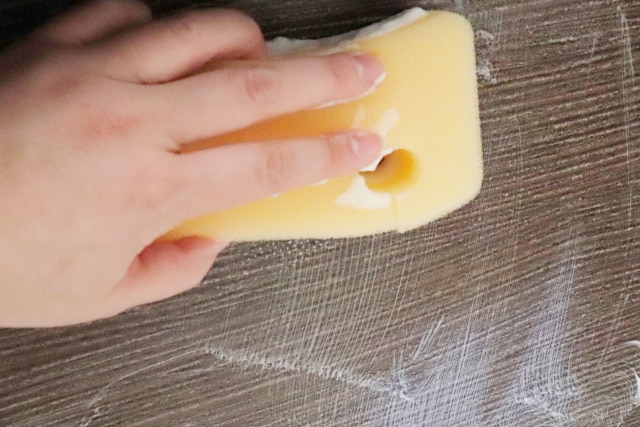 細かい繊維で細かい汚れを落とすバススポンジ