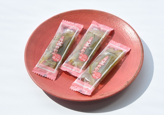 罪悪感なく食べられるさっぱり梅しそ味!ザ・国産のコリッと三陸茎めかぶ