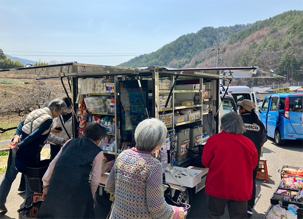 移動販売車「うえたん号」を6自治体で始動し地域コミュニティづくりを支援